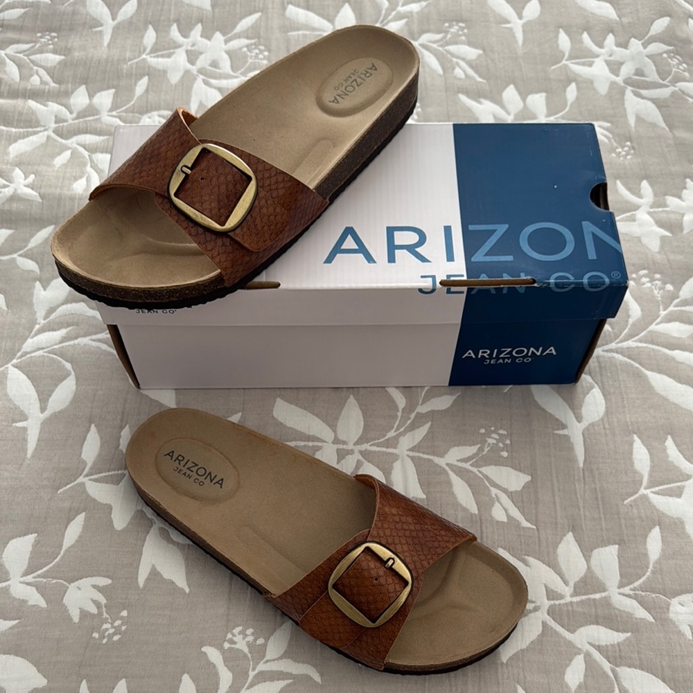 NIB Arizona Jean Co. Brown Sandals with Gold Buckle